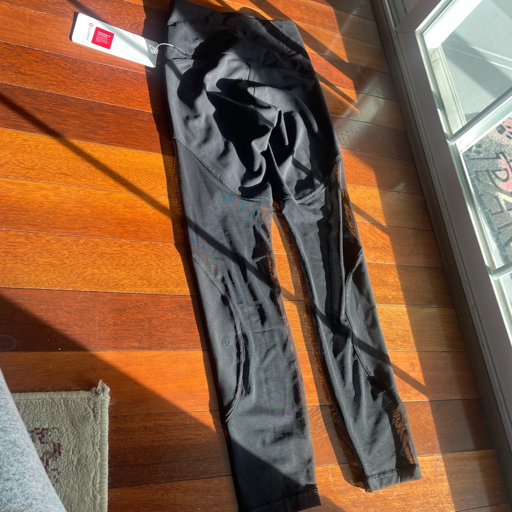 Lululemon Train Mesh Panel HR Tight 25”